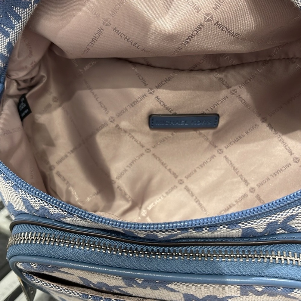 MICHAEL KORS
Maisie Large Logo 2-in-1 Sling Waist Fanny Pack Crossbody
NWT - Picture 13 of 16